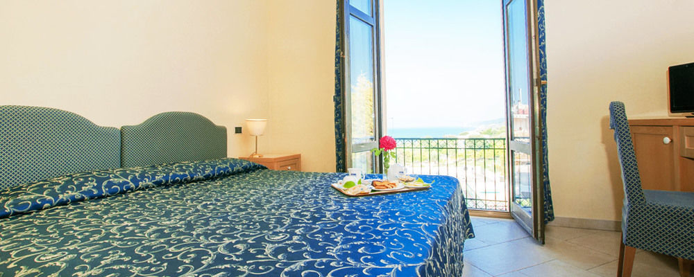 Park Hotel Villa Americana Rodi Garganico Buitenkant foto