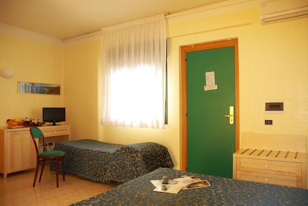 Park Hotel Villa Americana Rodi Garganico Buitenkant foto